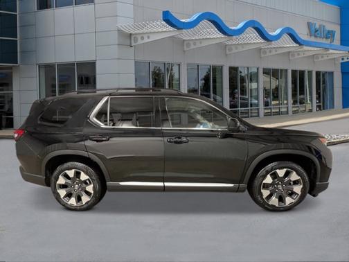 Crystal Black Pearl 2026 Honda Pilot Touring 8-Passenger