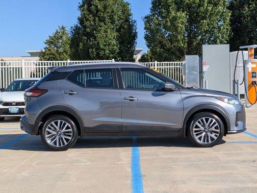 2022 Nissan Kicks SV