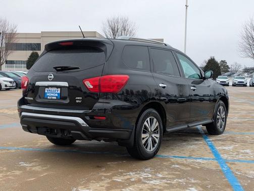2017 Nissan Pathfinder SV