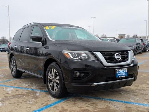 2017 Nissan Pathfinder SV