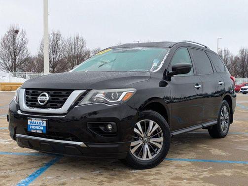 2017 Nissan Pathfinder SV