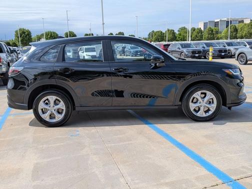 Crystal Black Pearl 2025 Honda HR-V LX