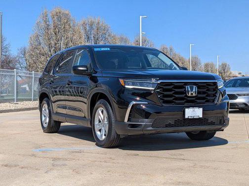 Crystal Black Pearl 2023 Honda Pilot AWD LX