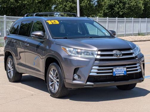 Predawn Gray Mica 2019 Toyota Highlander XLE