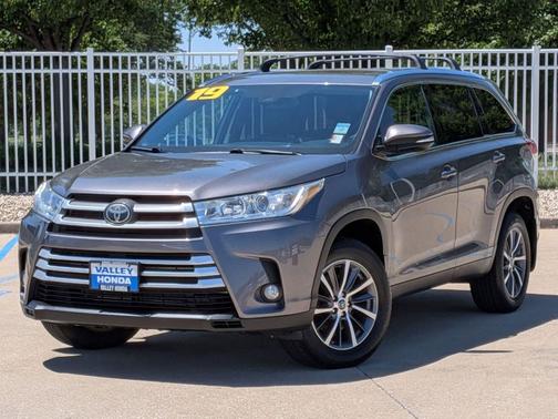 Predawn Gray Mica 2019 Toyota Highlander XLE