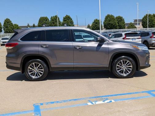 Predawn Gray Mica 2019 Toyota Highlander XLE
