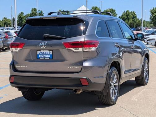 Predawn Gray Mica 2019 Toyota Highlander XLE