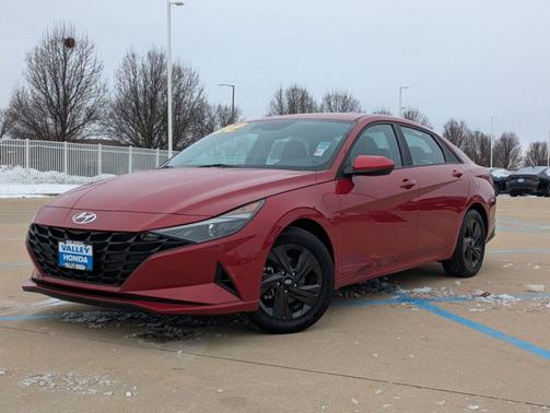2022 Hyundai ELANTRA SEL