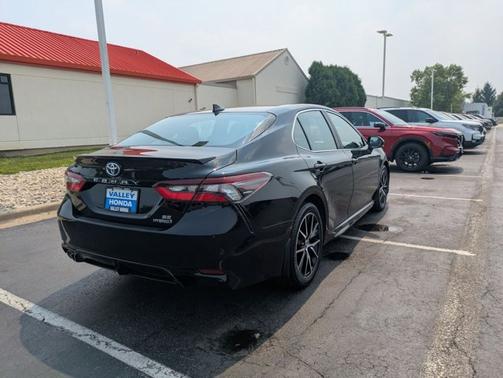 2022 Toyota Camry SE