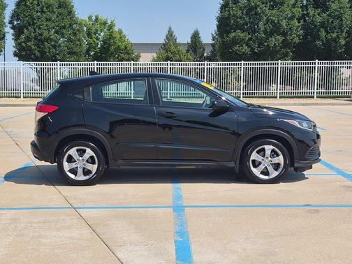 Crystal Black Pearl 2019 Honda HR-V LX