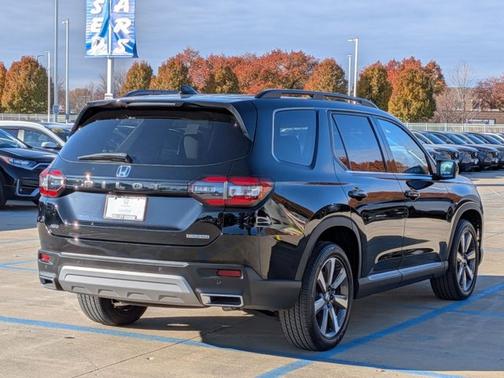 2024 Honda Pilot Touring 8-Passenger