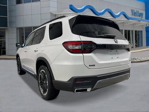 Platinum White Pearl 2026 Honda Pilot Touring 8-Passenger