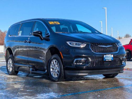 2025 Chrysler Pacifica L