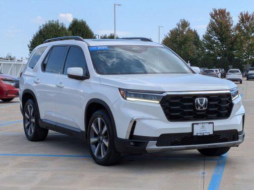 2025 Honda Pilot Touring 8-Passenger