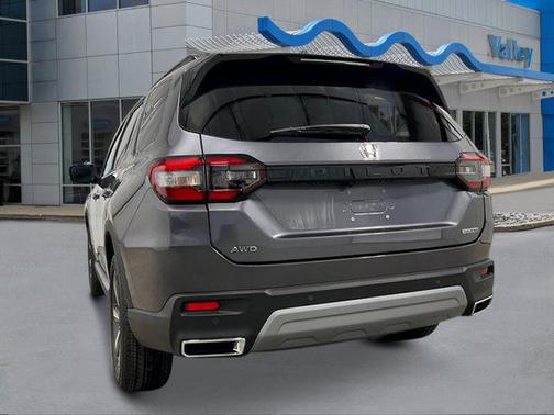 2025 Honda Pilot Touring 8-Passenger