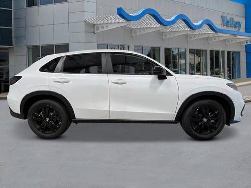 Platinum White Pearl 2026 Honda HR-V AWD Sport