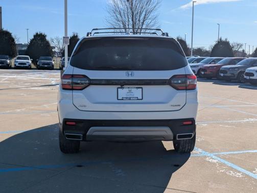 2023 Honda Pilot Touring 8-Passenger