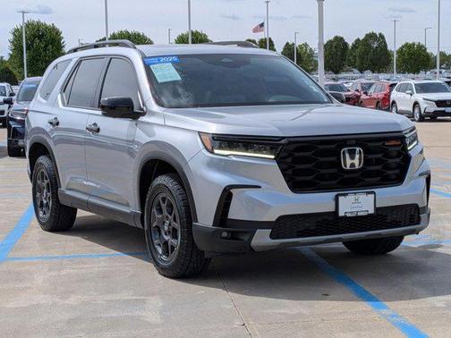 Lunar Silver Metallic 2025 Honda Pilot TrailSport