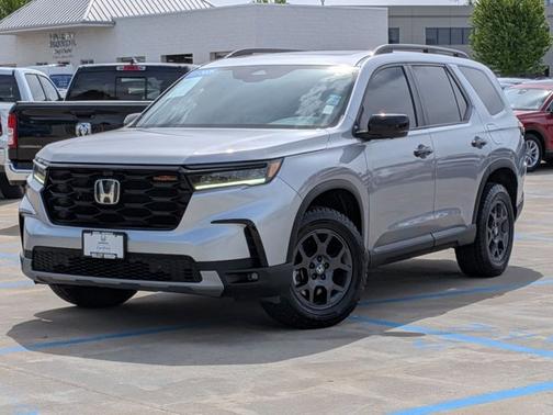 Lunar Silver Metallic 2025 Honda Pilot TrailSport