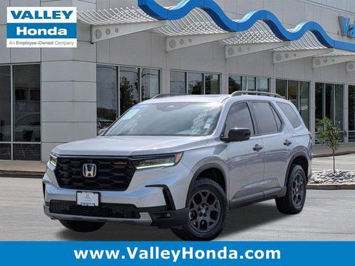 Lunar Silver Metallic 2025 Honda Pilot TrailSport