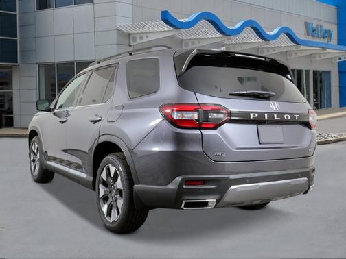 Modern Steel Metallic 2026 Honda Pilot Touring 8-Passenger
