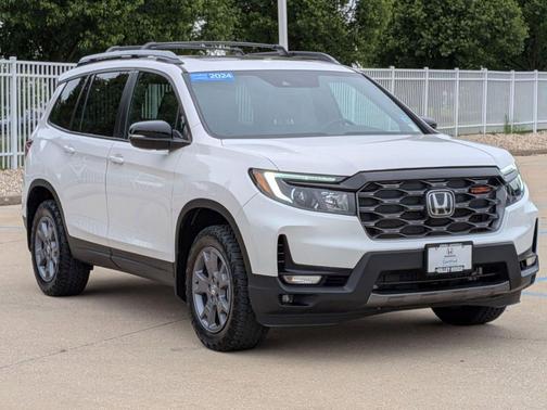Platinum White Pearl 2024 Honda Passport AWD TrailSport