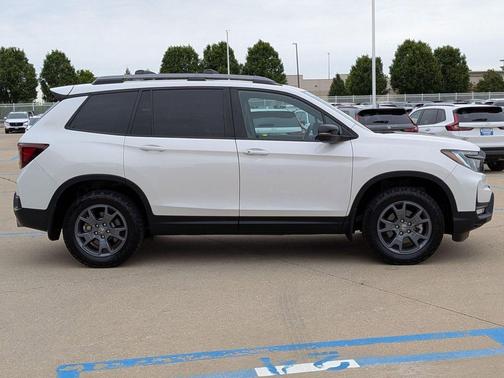Platinum White Pearl 2024 Honda Passport AWD TrailSport