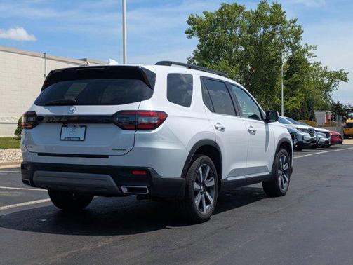 2025 Honda Pilot Touring 8-Passenger