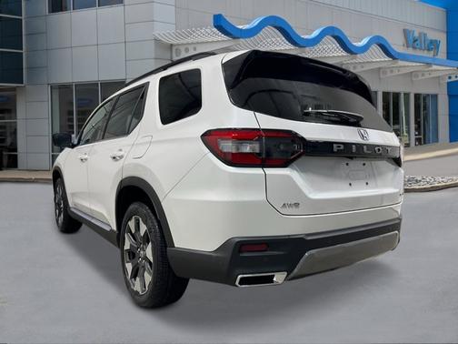 Platinum White Pearl 2026 Honda Pilot Touring 8-Passenger