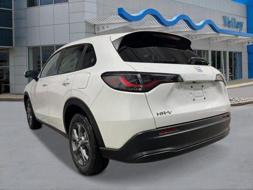Platinum White Pearl 2026 Honda HR-V LX