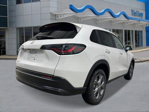 Platinum White Pearl 2026 Honda HR-V LX