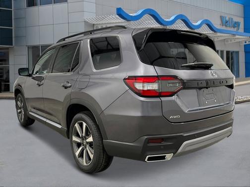 2025 Honda Pilot Touring 8-Passenger