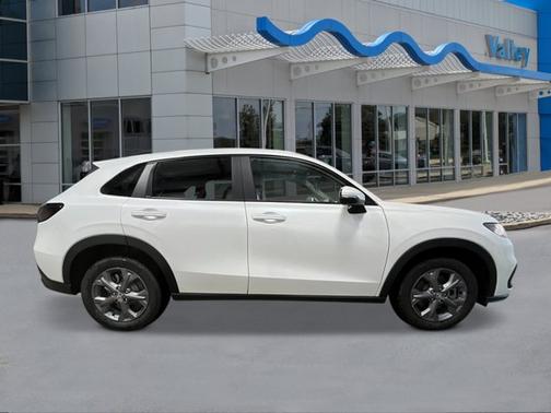 Platinum White Pearl 2026 Honda HR-V LX