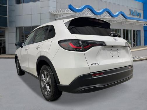Platinum White Pearl 2026 Honda HR-V LX