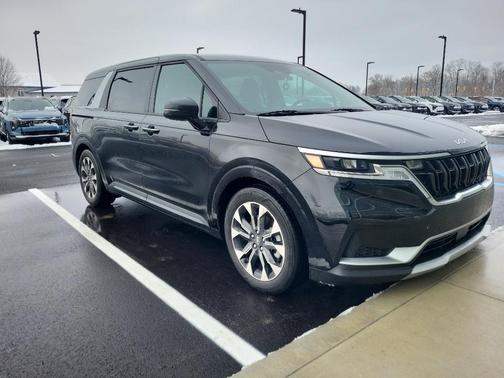 2024 Kia Carnival EX