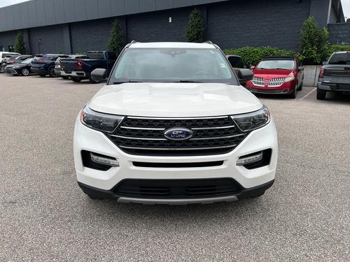 Star White Metallic Tri-Coat 2023 Ford Explorer XLT
