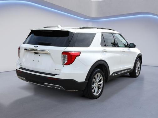 Star White Metallic Tri-Coat 2023 Ford Explorer XLT