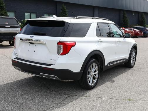 Star White Metallic Tri-Coat 2023 Ford Explorer XLT