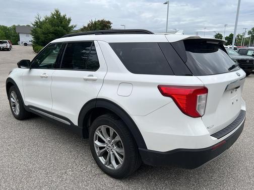 Star White Metallic Tri-Coat 2023 Ford Explorer XLT