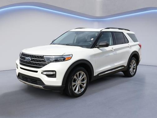 Star White Metallic Tri-Coat 2023 Ford Explorer XLT