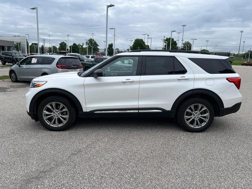 Star White Metallic Tri-Coat 2023 Ford Explorer XLT