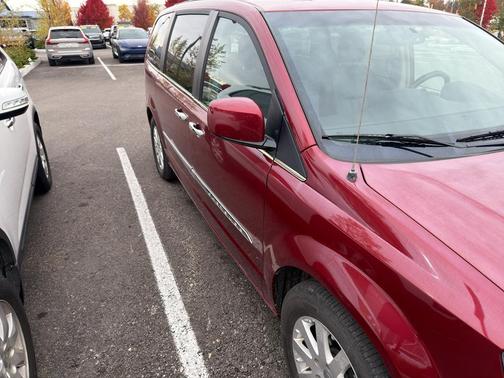 2015 Chrysler Town & Country Touring