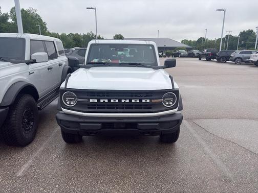 Oxford White 2025 Ford Bronco Base