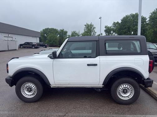 Oxford White 2025 Ford Bronco Base