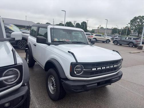 Oxford White 2025 Ford Bronco Base
