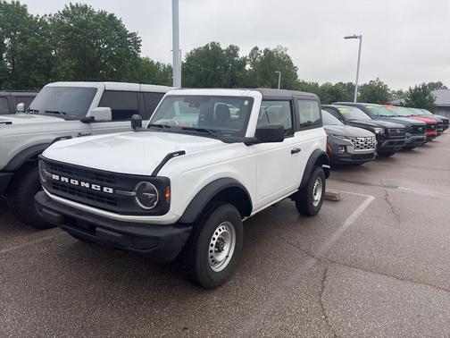 Oxford White 2025 Ford Bronco Base