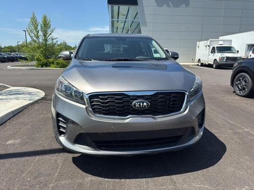 Titanium Silver 2019 Kia Sorento LX