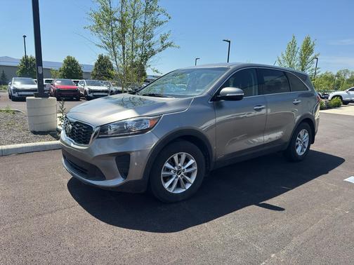 Titanium Silver 2019 Kia Sorento LX