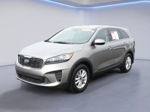 Titanium Silver 2019 Kia Sorento LX