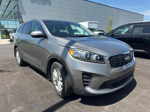 Titanium Silver 2019 Kia Sorento LX